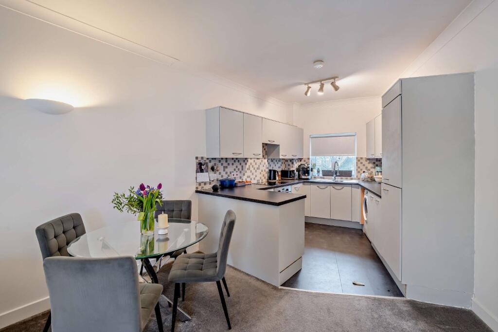 Apartment in Swindon, Haydon Wick - View 5