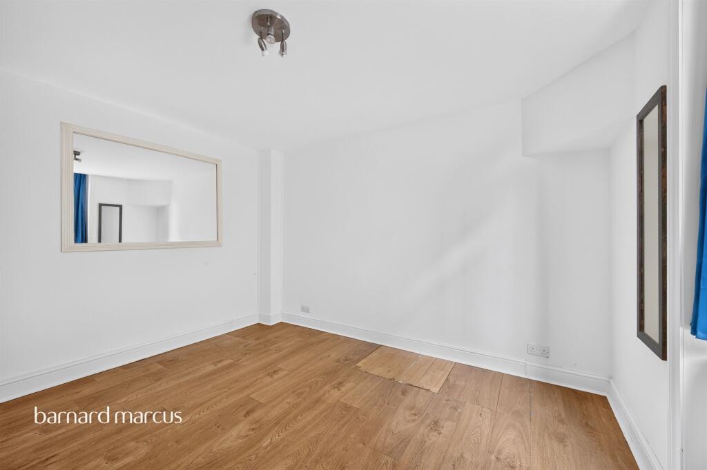 Apartment in London - View 5