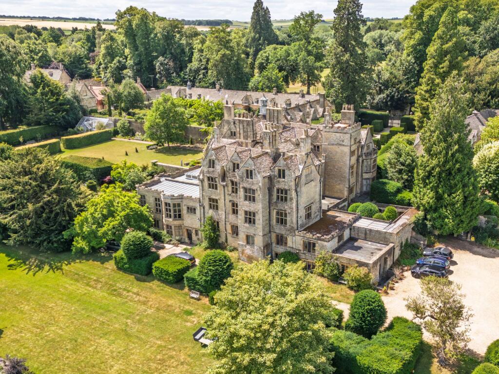 Main image of property: Shipton Court, High Street, OX7