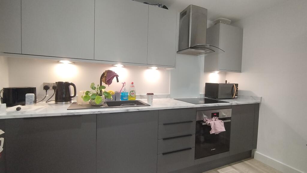 Apartment in Southall - View 3