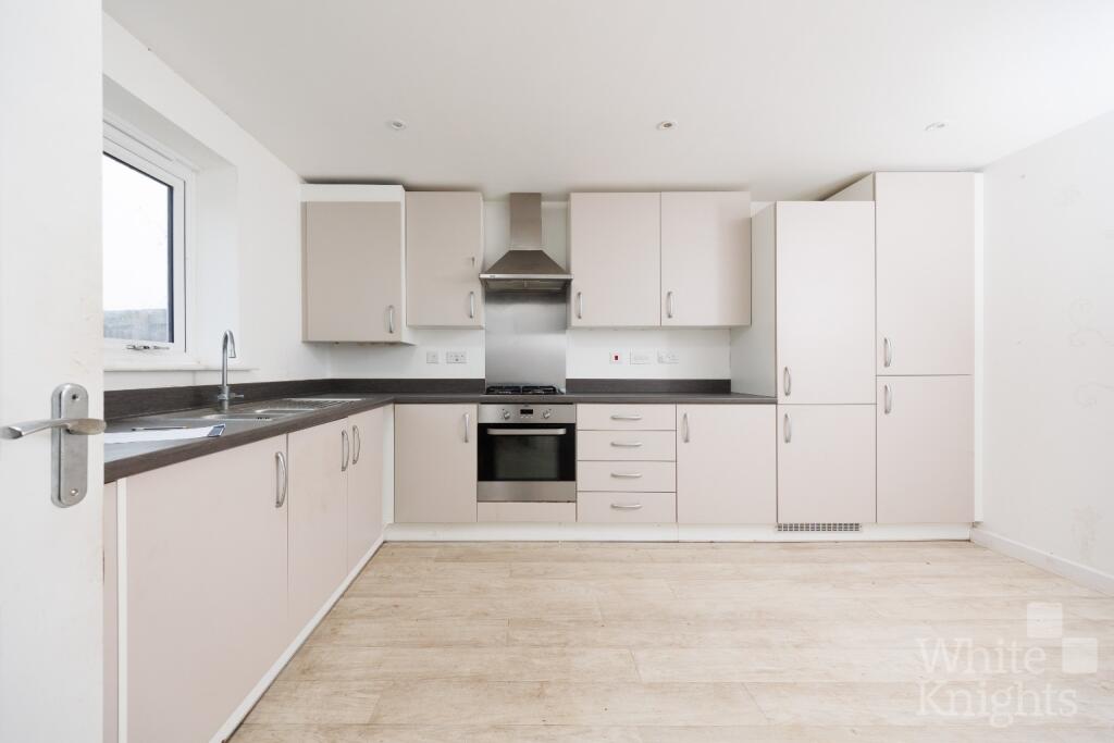 House in Three Mile Cross, Shinfield - View 3