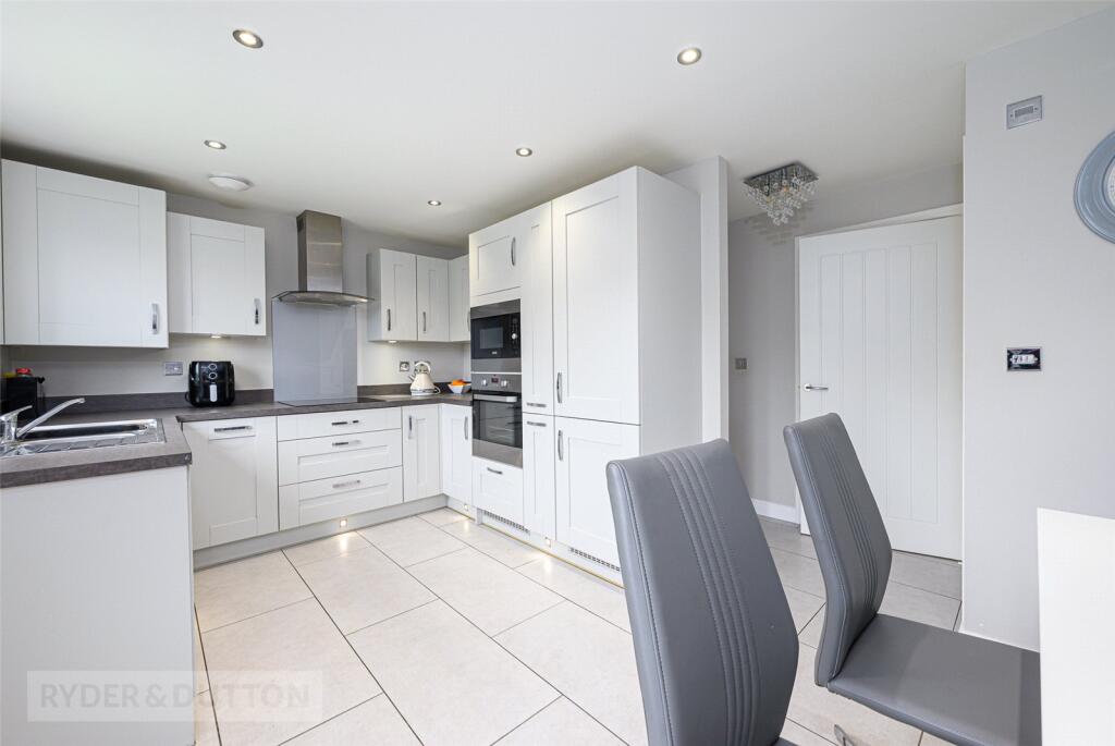 House in Calderdale, Calder View, Norland Town - View 3