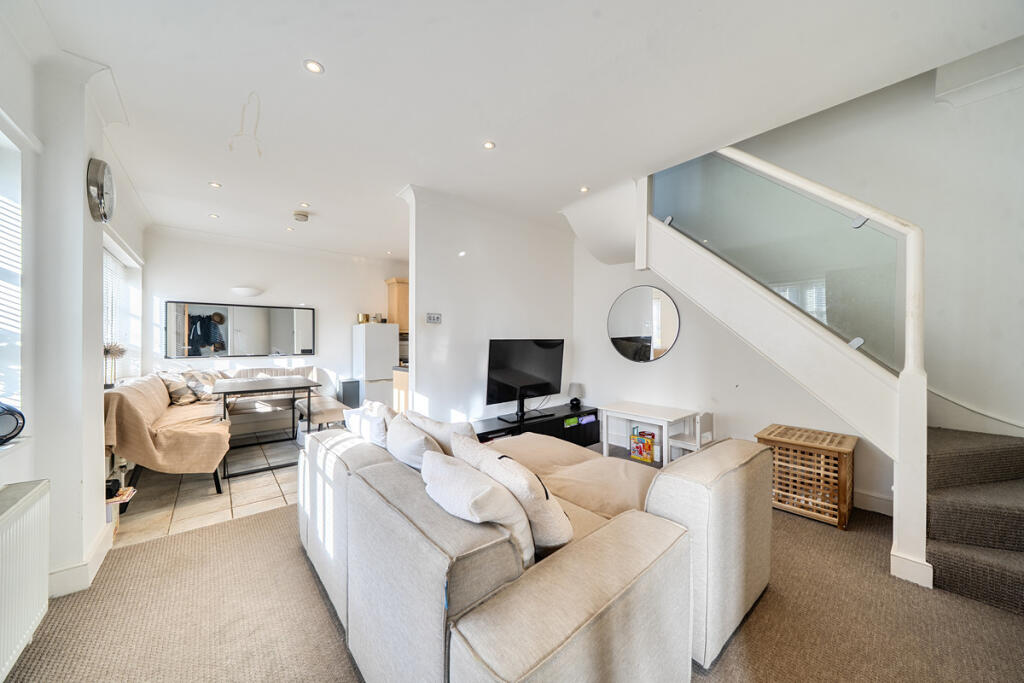House in London, Bellingham, Southend - View 2