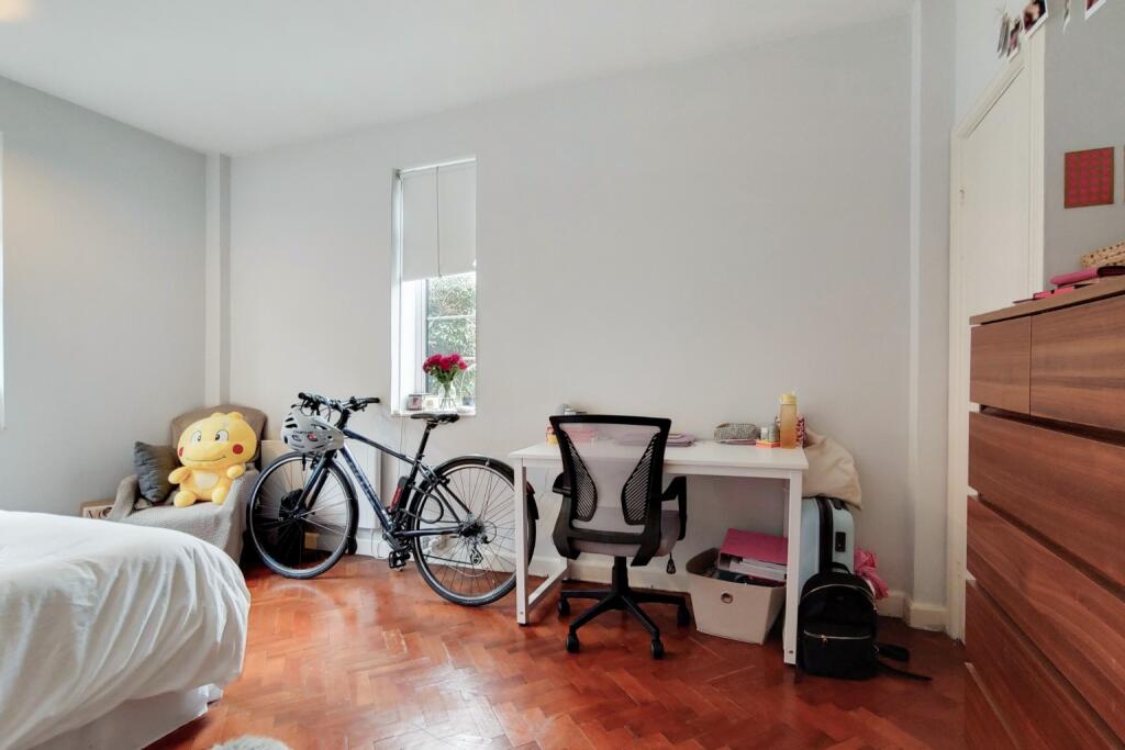 Apartment in London - More