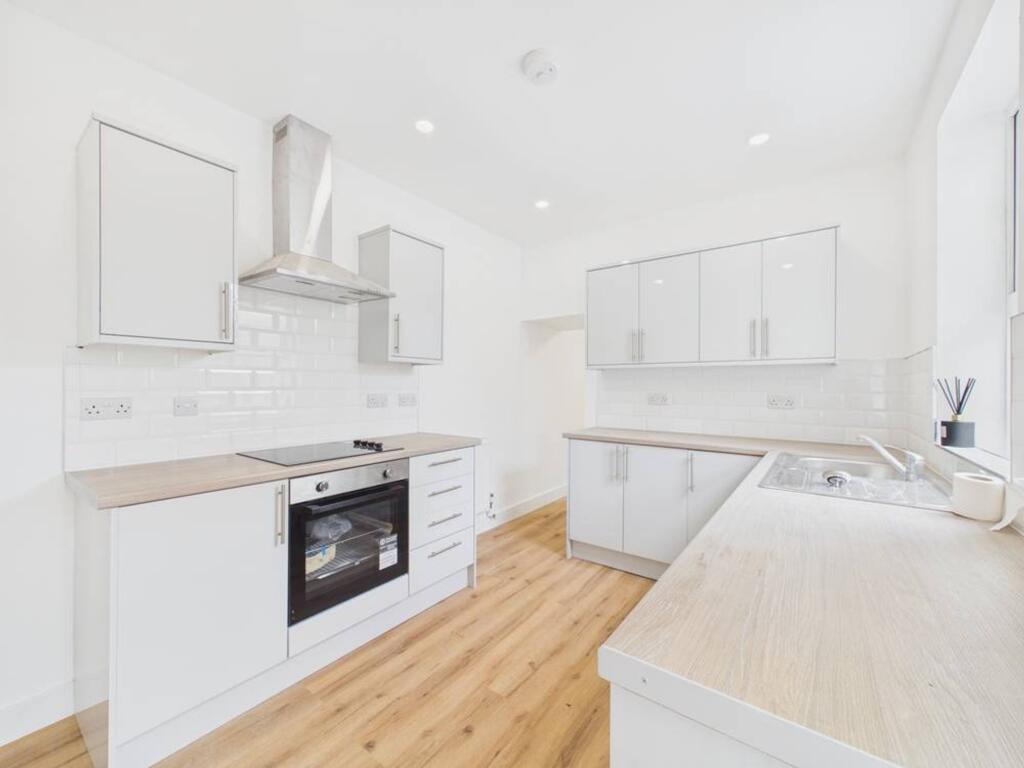 House in Ammanford, Betws - View 3