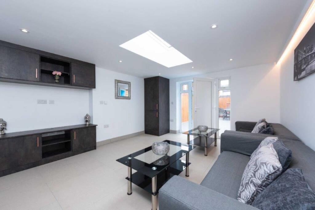 House in Reading - View 4