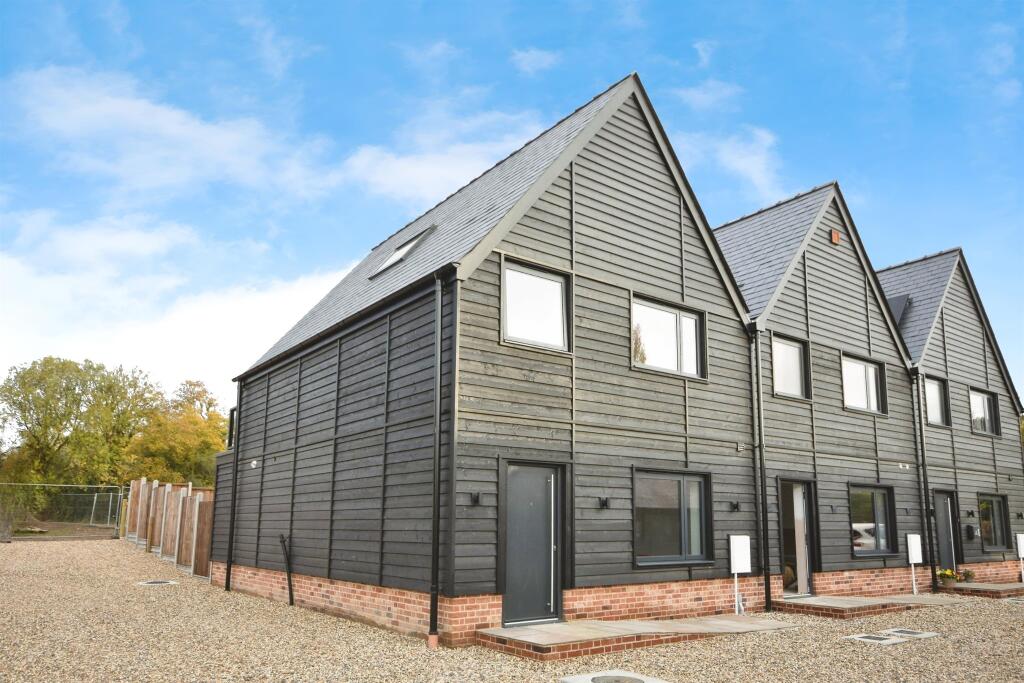 3-bed terraced on Coppins Yard, Colne Engaine, Colchester, £425,000