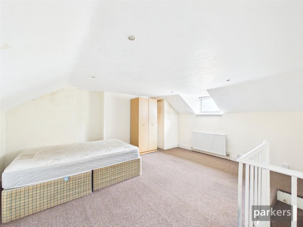 House in Reading, Spring Gardens, Whitley - More