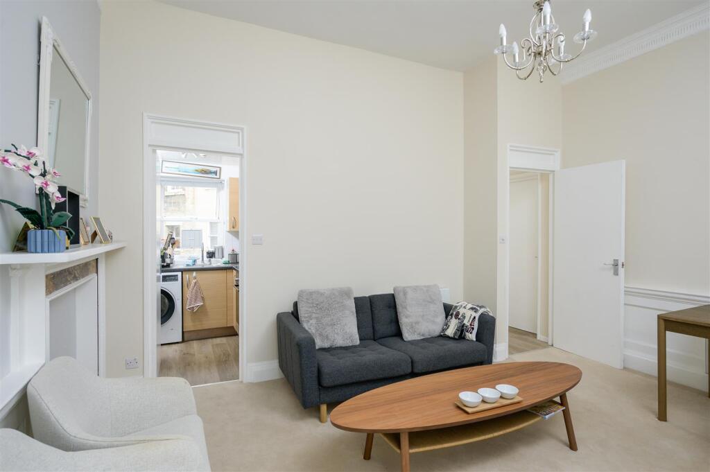 Apartment in Bath, Walcot - View 4