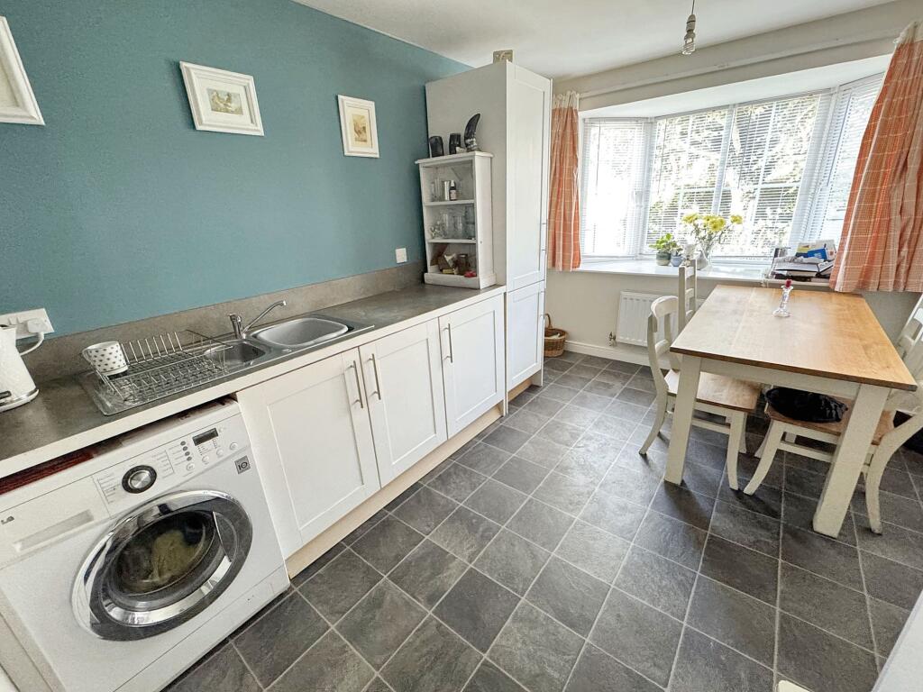 St. Andrews Court, Tiverton, EX16 photo 2
