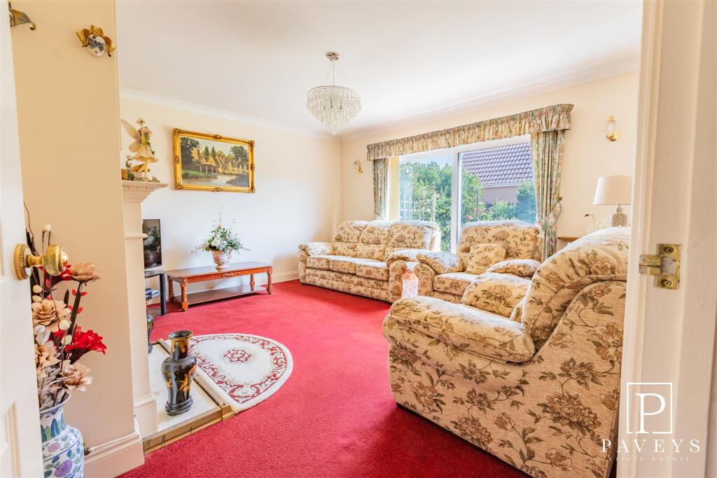 Bloom Close, Frinton-On-Sea photo 2