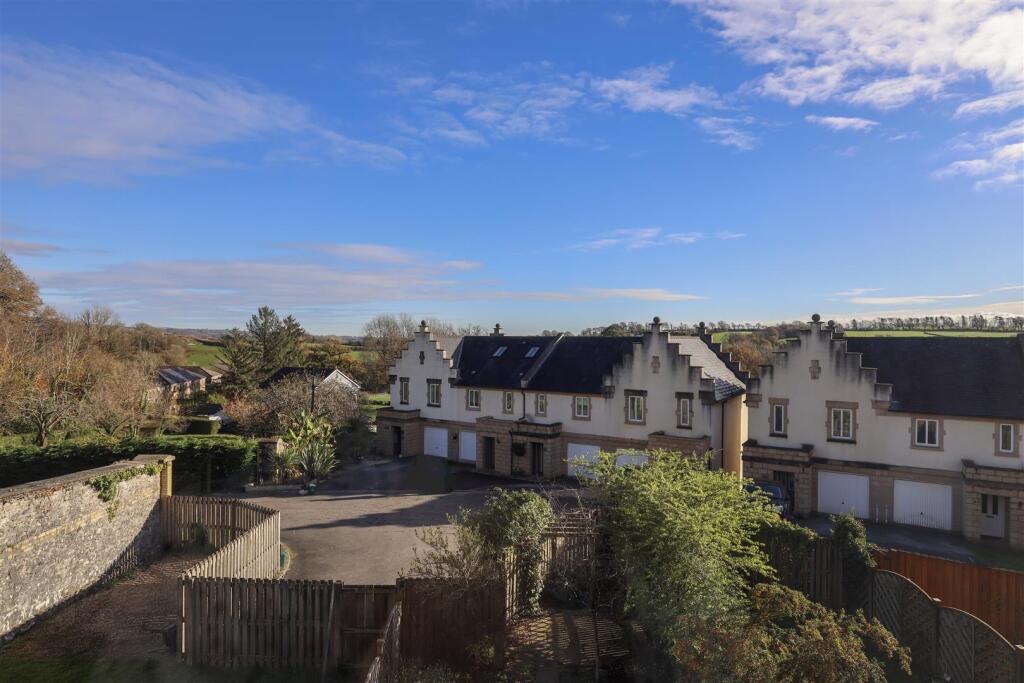 Main image of property: 2 Talygarn Court, Talygarn Manor, Pontyclun, Rhondda Cynon Taff, CF72 9UH