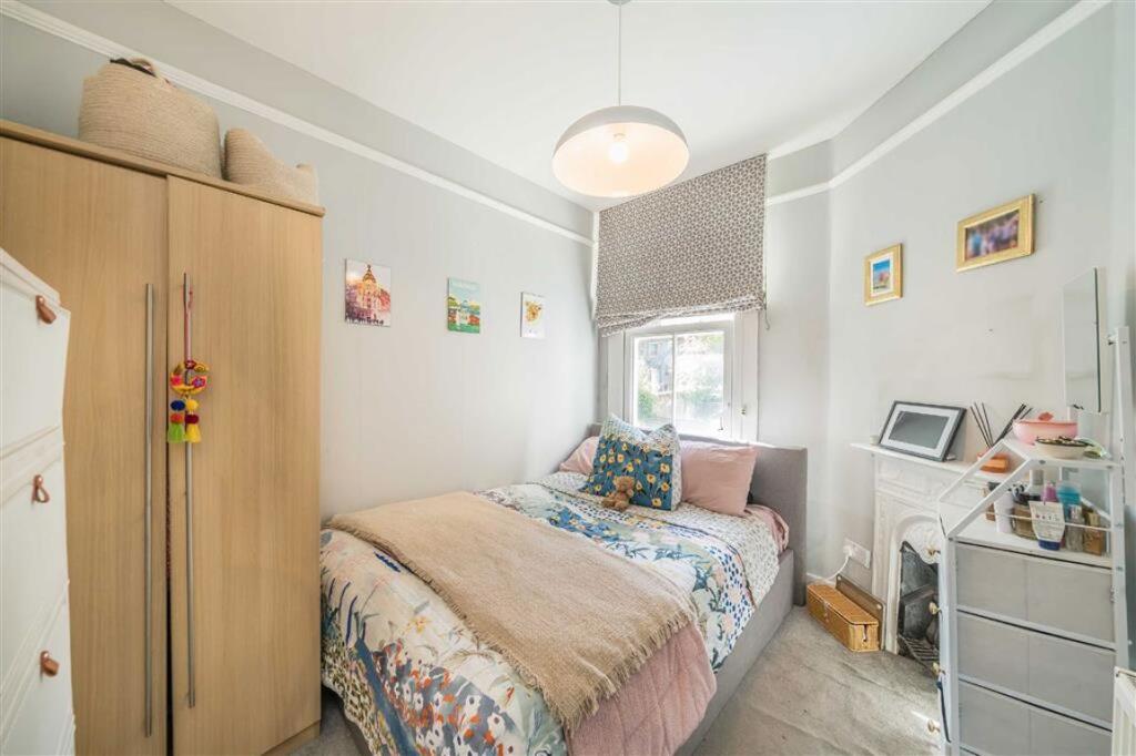 Apartment in London - View 5