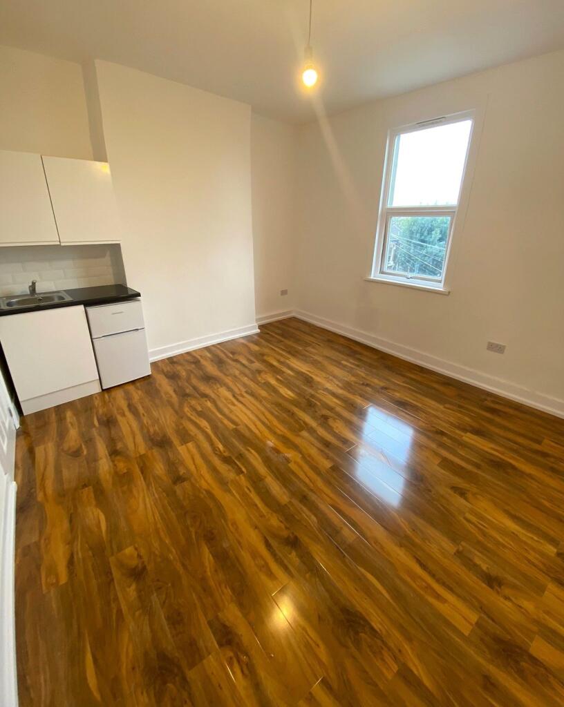 Main image of property: Room 3 Hoe Street E17