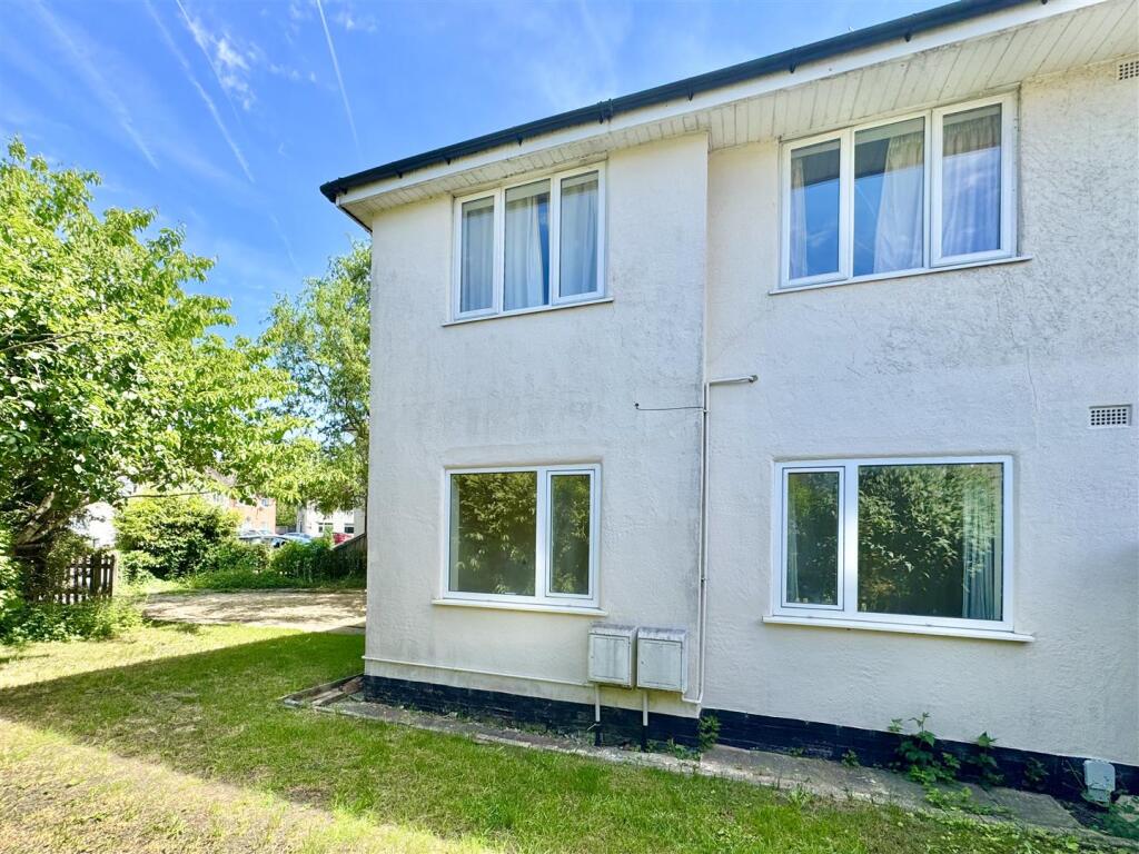 Apartment in Gloucester - View 2