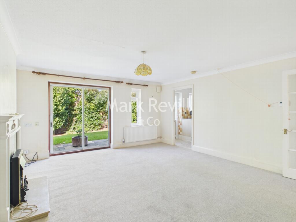 Harvest Close, Lindfield, RH16 photo 2