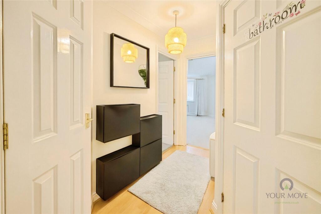 Teasel Crescent, London, SE28 photo 4