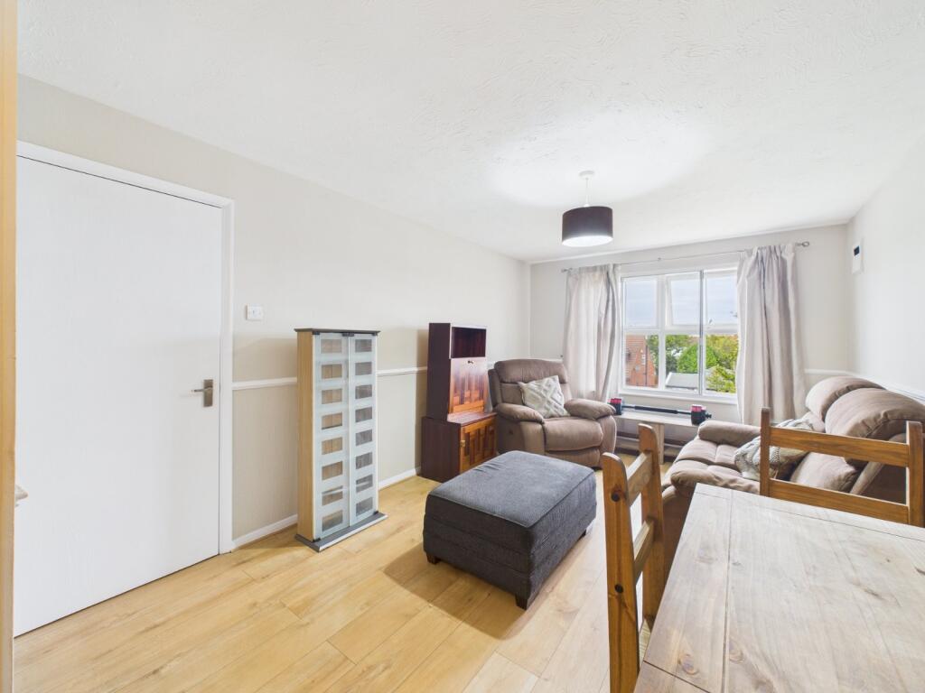 Staines Road, Feltham, Middlesex, TW14 photo 2