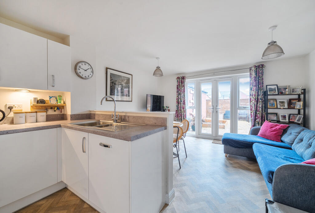 Centurion Road, Innsworth, Gloucester, Gloucestershire, GL3 photo 2