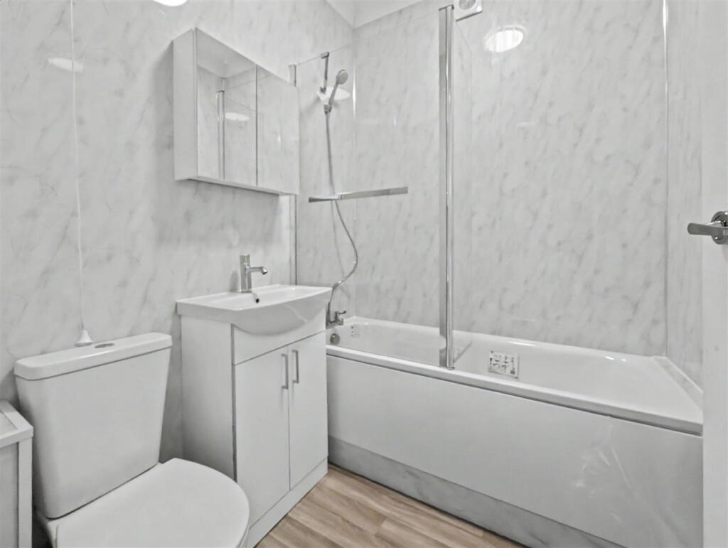 Apartment in Southend-on-Sea, Westcliff-on-Sea - View 3