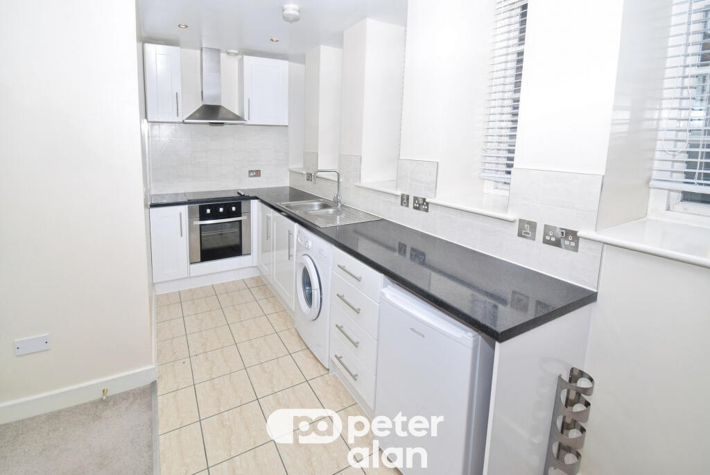 Apartment in Newport - View 3
