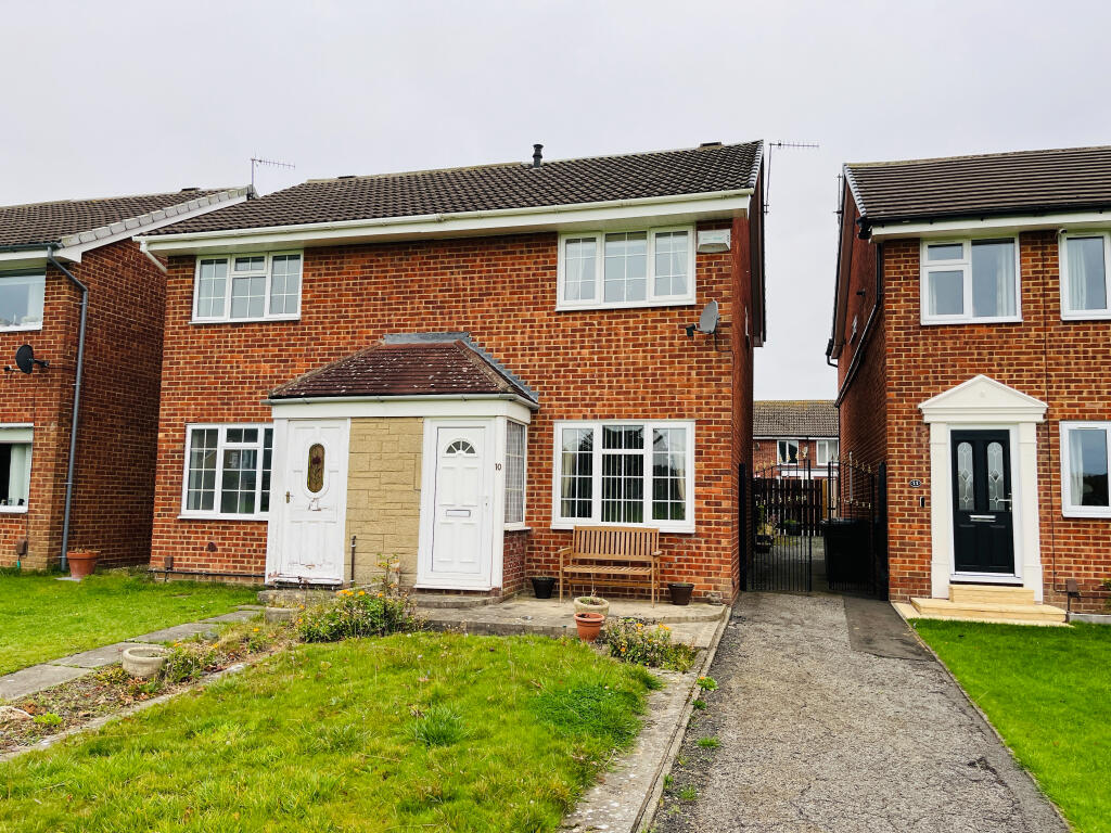 3-bed semi-detached on Carlow Close, Guisborough, Redcar And Cleveland, £140,000