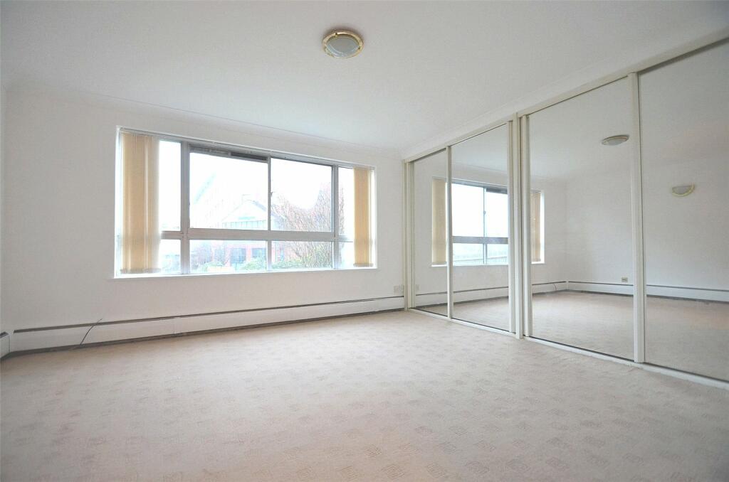 Apartment in London, Benhilton - View 3