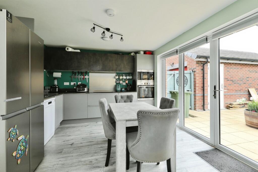 Foxglove Place, Carlton-In-Lindrick, Worksop photo 2