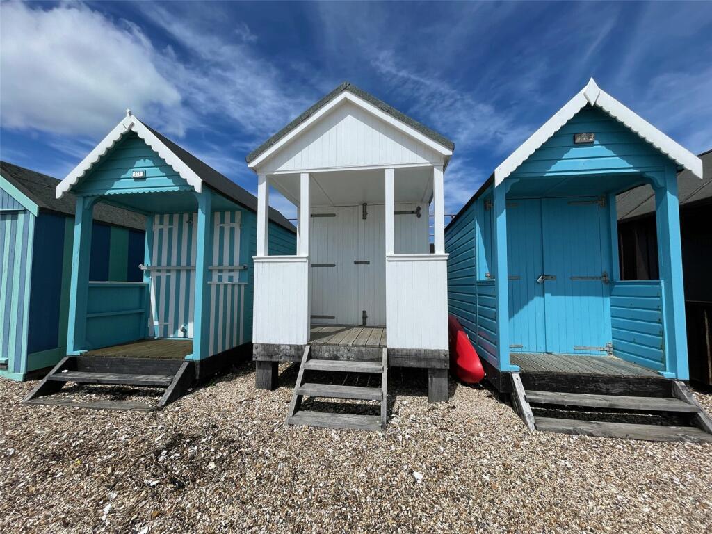Studio detached on Beach Hut 222, Thorpe Esplanade, Thorpe Bay, Essex, SS1, £89,995