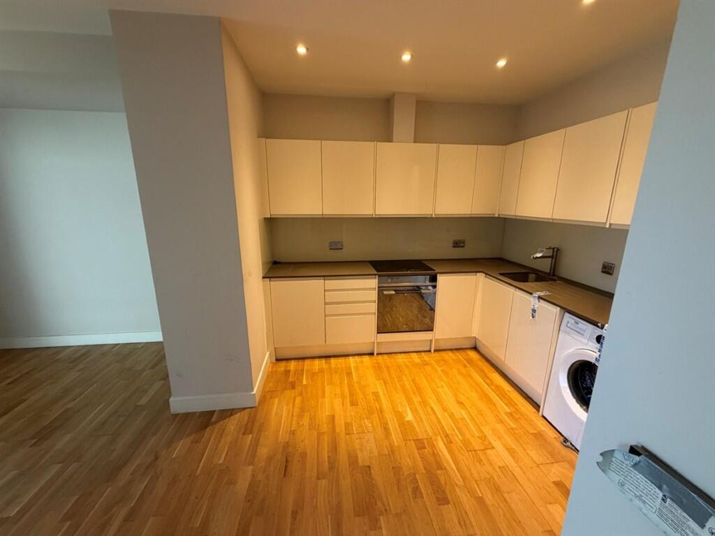 Apartment in Sunbury-on-Thames, Surrey - View 5
