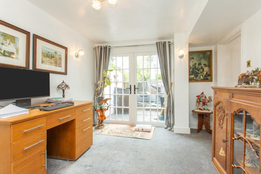 House in Dover, Eythorne - More