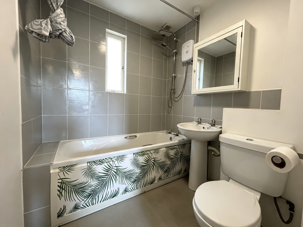 Apartment in Salisbury - More
