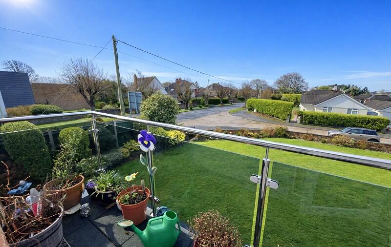 Bouverie Close, Barton On Sea, New Milton, Hampshire. BH25 7HB photo 2