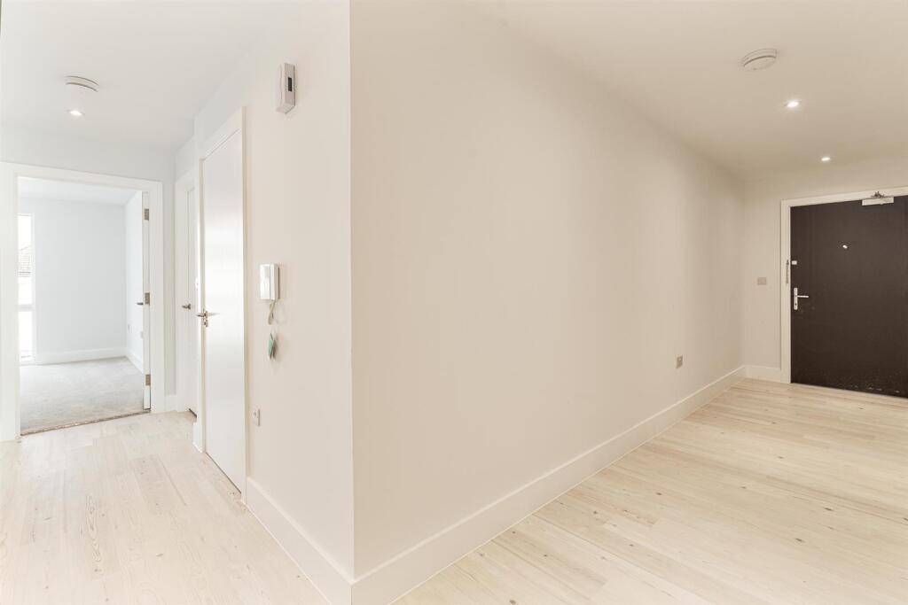 House in Worthing, West Sussex - More