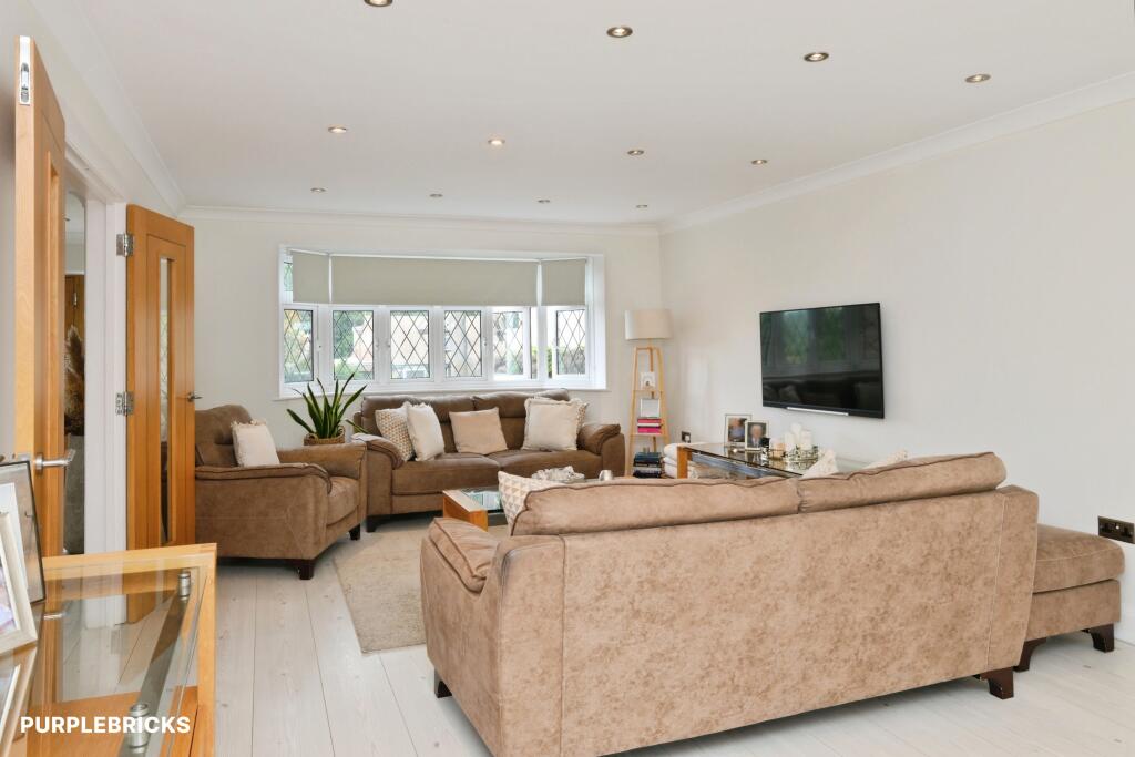 House in Waltham Cross, Goffs Oak - View 4