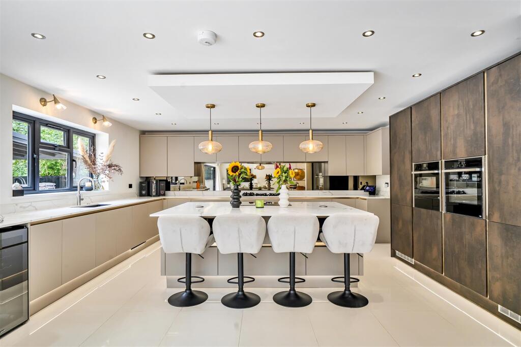 House in Sutton - View 4