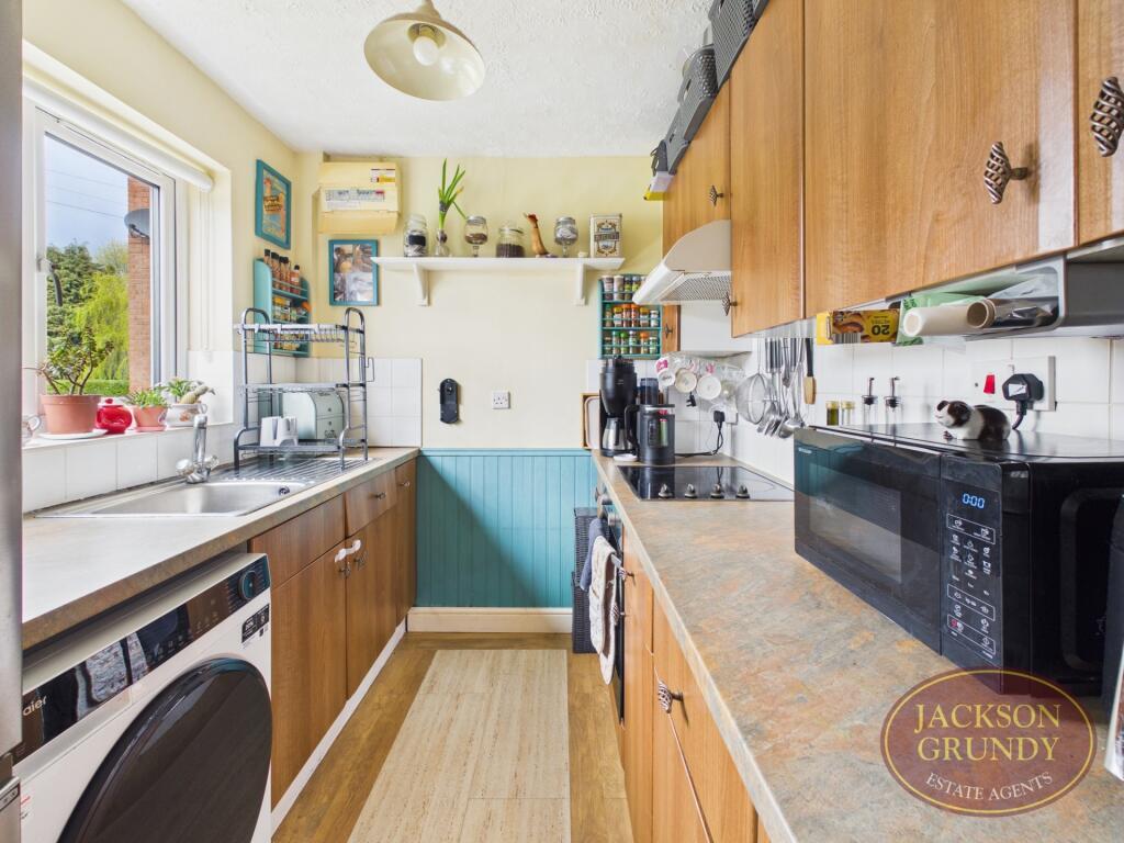 House in Long Buckby, West Northamptonshire - View 5