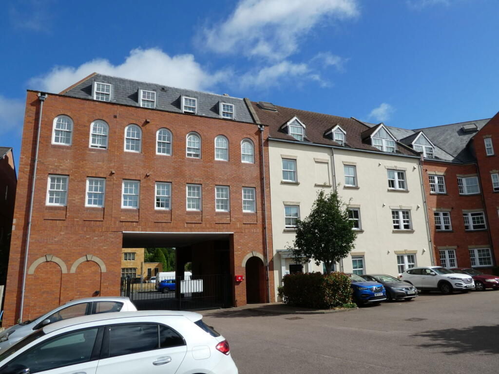Main image of property: Peoples Place, Warwick Road, Banbury