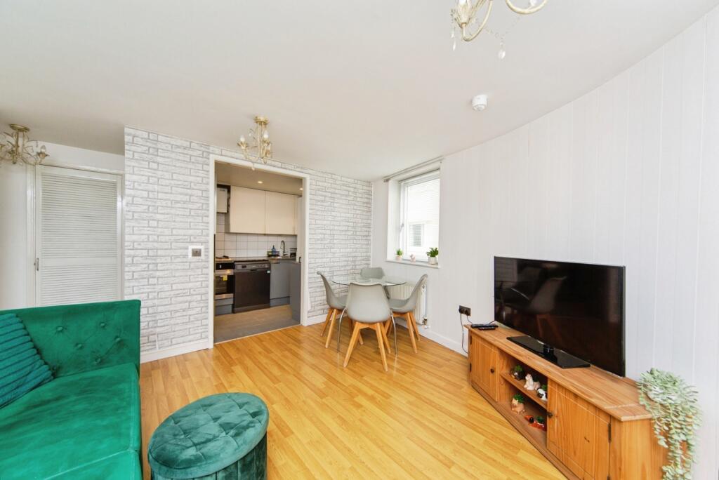 Apartment in Liverpool - More