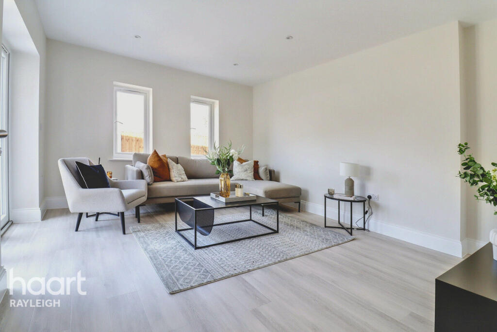 House in Rochford, Rayleigh - View 2
