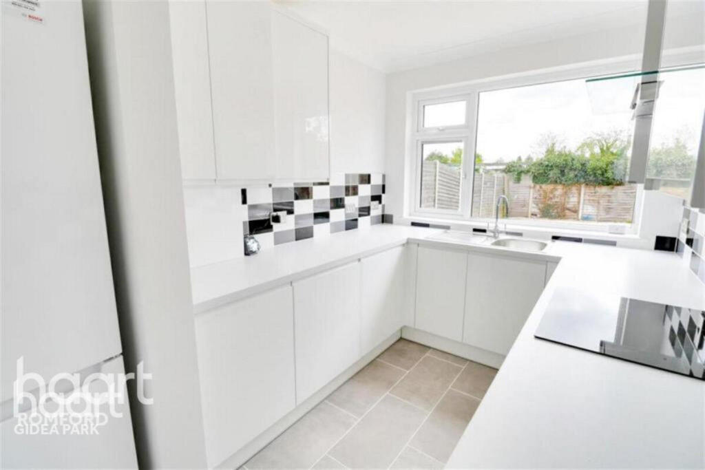 House in London - View 2