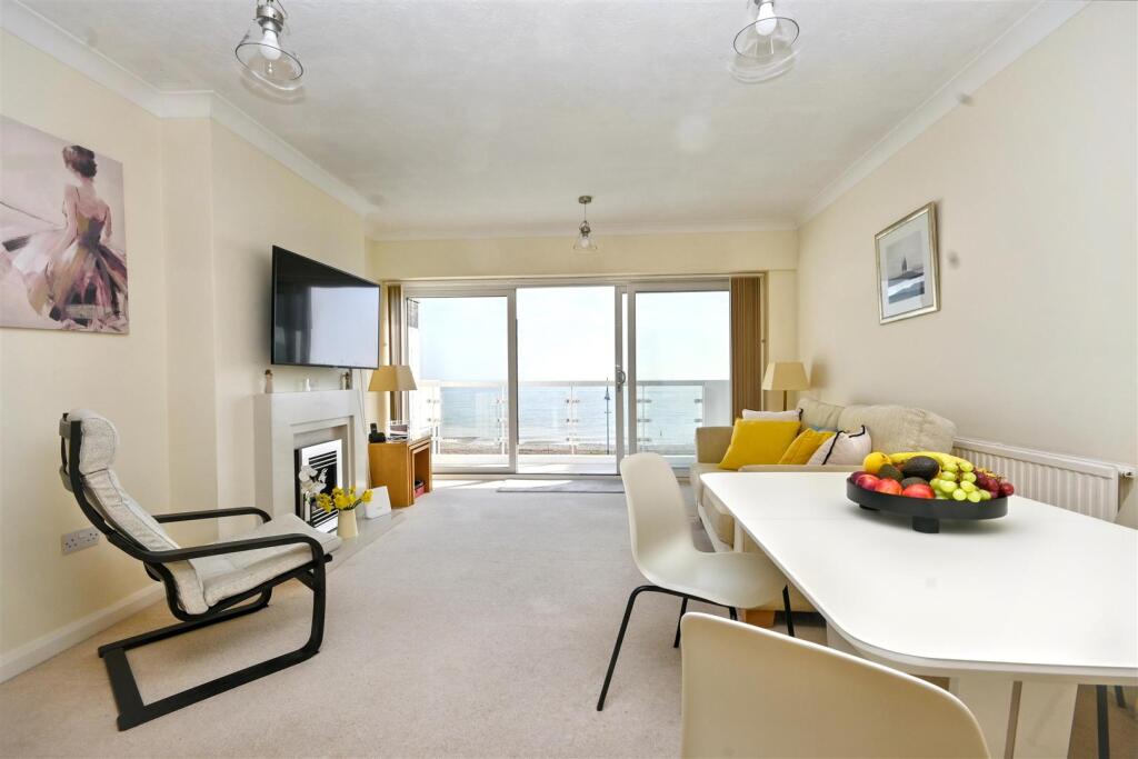 Royal Parade, Eastbourne photo 3