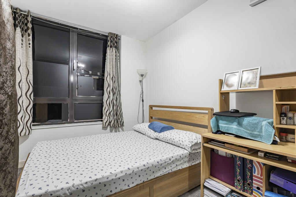 Apartment in Sunbury-on-Thames, Sunbury Common, Kempton Park - View 4