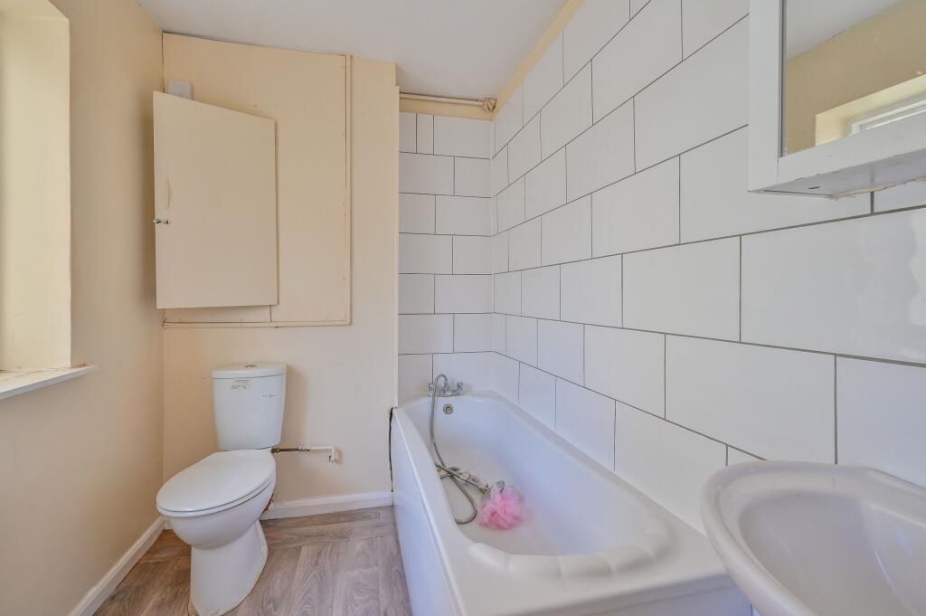 House in London, Plaistow - More