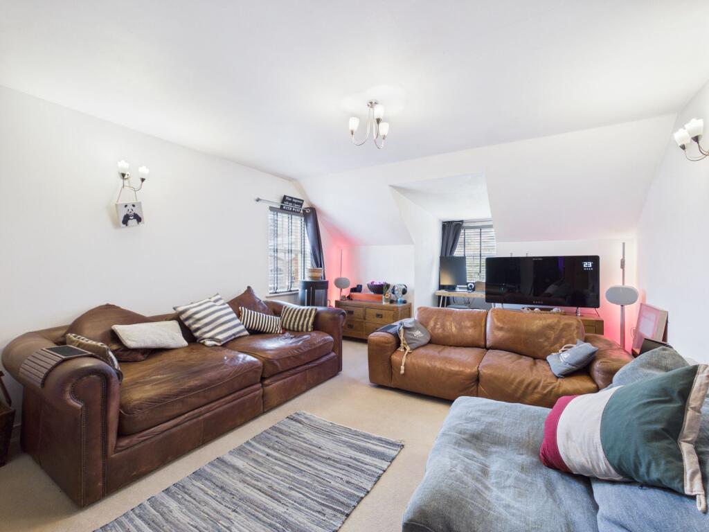 Apartment in Newport, Abergavenny - View 3