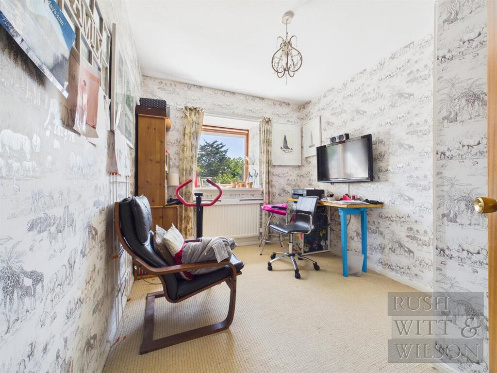 Apartment in Bexhill-on-Sea, White Hill - More
