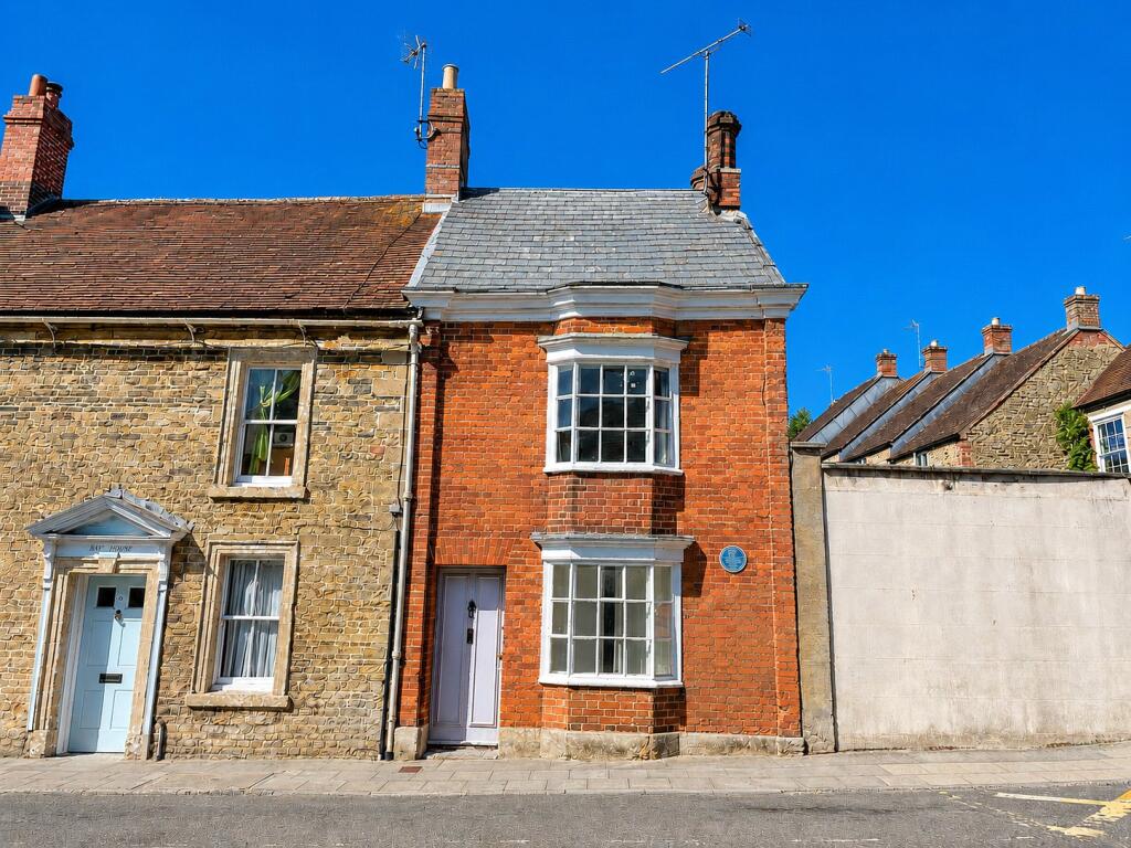 Main image of property: High Street, Wincanton, Somerset, BA9