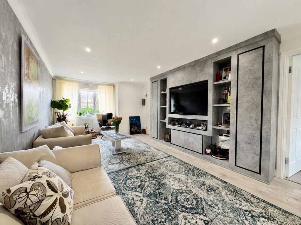 Robeson Way, Borehamwood, WD6 photo 3