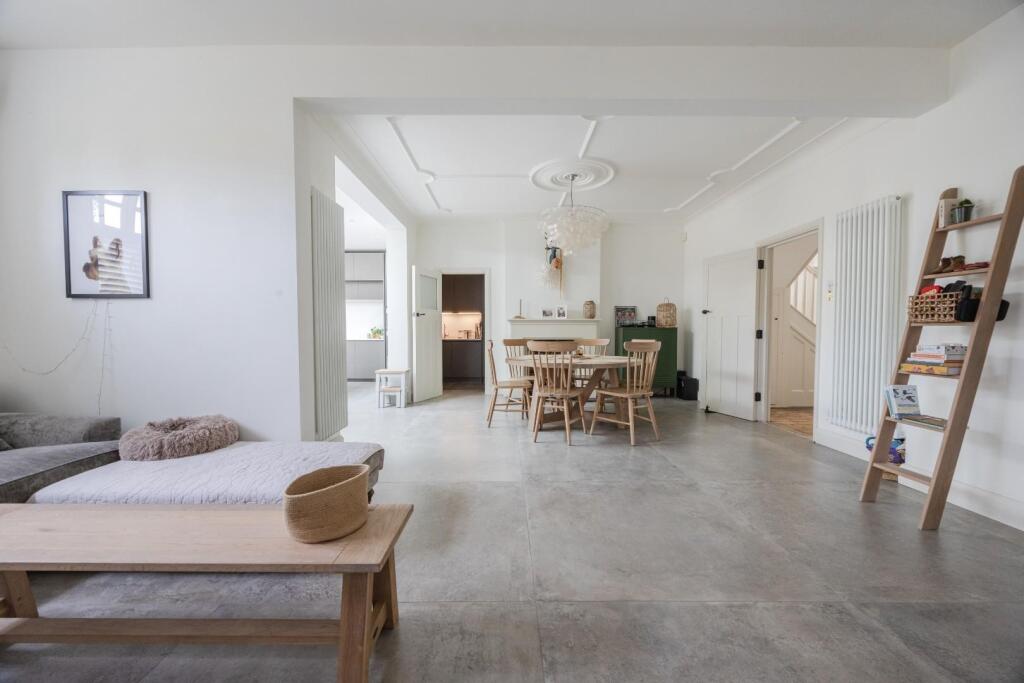 House in Southend-on-Sea - View 4