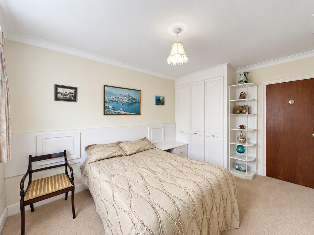 Apartment in Southend-on-Sea, Essex - More